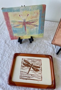 lot 192 image: 5 Dragonfly Themed Art Pieces