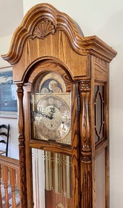 lot 190 image: Howard Miller Grandfather Clock from Daytons