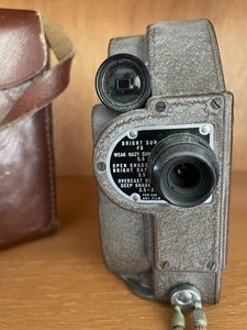 lot 196 image: Vintage Revere-Eight Model 86 Camera