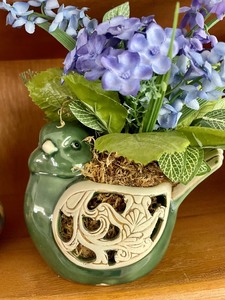 lot 304 image: 3 Decorative Vases