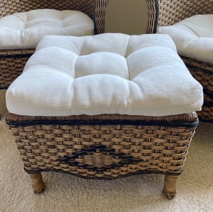 lot 321 image: Pleasing Patio Furniture