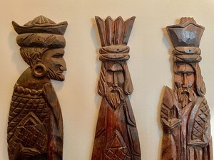 lot 320 image: 3 Wooden Wisemen