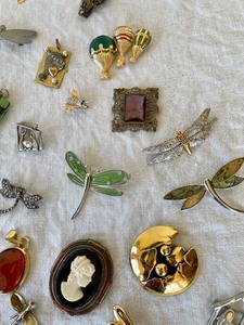 lot 317 image: Broaches and Pendants