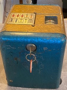 lot 2 image: Mills Vest Pocket Table Top Slot Machine