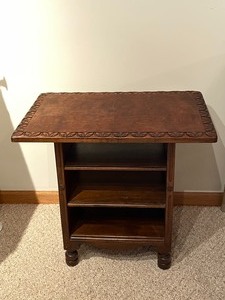 lot 7 image: Antique AccentSide Table