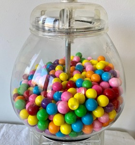 lot 265 image: Carousal Gumball machine
