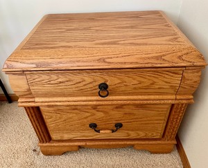 lot 283 image: NightstandAccent Table
