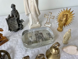lot 291 image: Religious ItemsFigurines