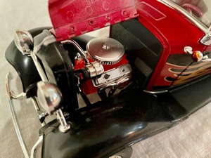 lot 376 image: Road Signature 1932 Ford Roadster Convertible with Decorative Flames