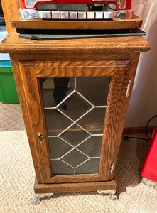lot 9 image: Vintage Cabinet with Leaded Glass Door and Silver Claw Feet