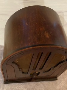 lot 20 image: Vintage Philco Radio