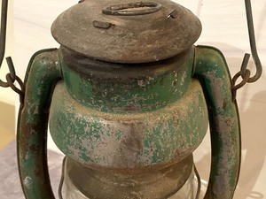 lot 23 image: Antique Embury Mfg Co Lantern- Air Pilot No. 2
