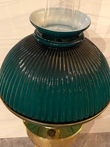 lot 34 image: Aladdin Incandescent Oil Lamp