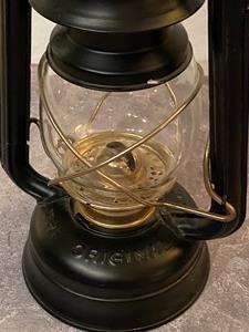 lot 33 image: Reproduction Dietz Lantern