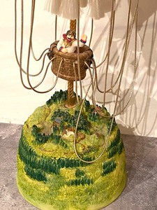 lot 38 image: Two Musical Hot Air Balloon Figurines