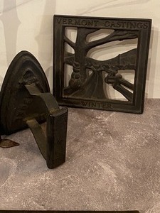 lot 50 image: Iron Decorative Items