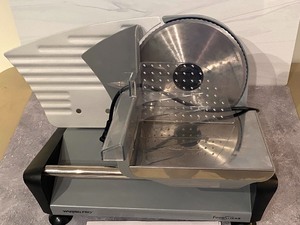 lot 67 image: Waring Pro Food Slicer