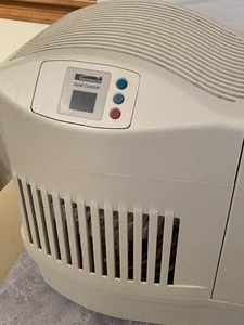 lot 82 image: Kenmore Humidifier