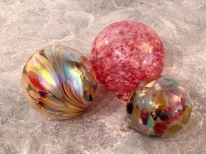 lot 210 image: Three Art Glass Style Balls w Loops for Hanging