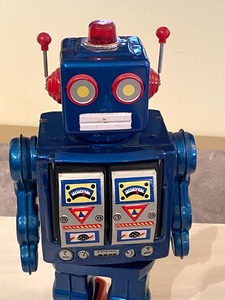 lot 219 image: Battery Operated Toy Robot