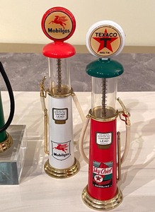 lot 218 image: Four Collectible Miniature Gas Pumps