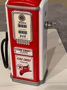 lot 227 image: Gearbox Collectible Texaco Fire Chief Gas Pump
