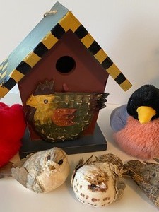 lot 241 image: Fun Bird Decor