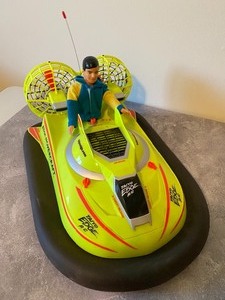 lot 256 image: Toy Battery Operated Hovercraft