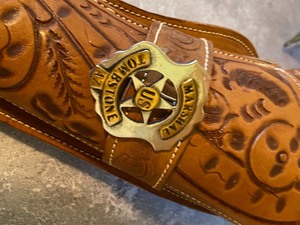 lot 257 image: Toy Holster, Replica Gun and Badges