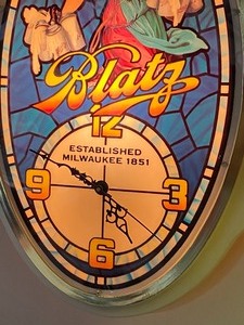 lot 261 image: Blatz Light Up Wall Clock