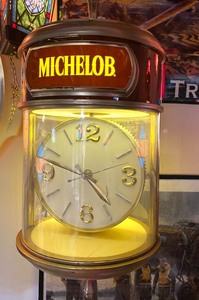 lot 262 image: Michelob Rotating Light Up Clock