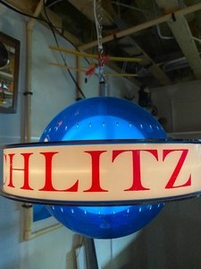 lot 259 image: Schlitz Rotating Beer Light #2