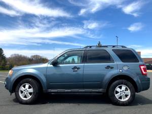 lot 4 image: 2011 Ford Escape XLT - 4x4