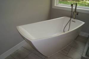 Stand-Alone Jacuzzi Tub with Faucet and Wand