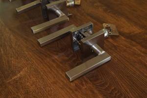 17 Interior Door Handles