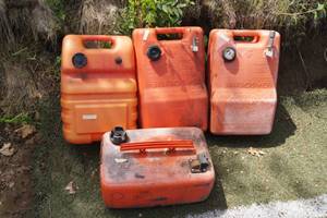4 Plastic Boat Gas Tanks