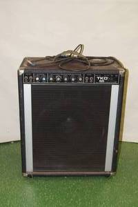 lot 7 image: Vintage Peavey TKO 65 Combo Bass Guitar Amplifier
