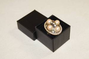 lot 47 image: Antique Costume Jewelry Pearl Ring