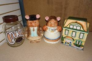 lot 85 image: 4 Cookie Jars - Mouse Couple