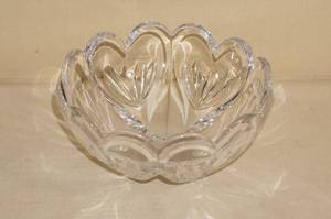 lot 82 image: Marquis by Waterford Cut Crystal Bowl