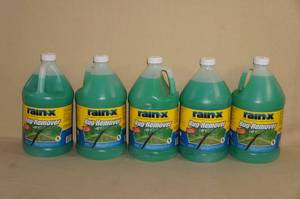 lot 94 image: 5 Jugs of Rain-X Bug Remover Washer Fluid