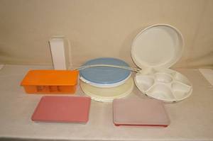 lot 89 image: Vintage Tupperware - Appears Unused