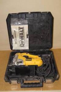 DeWalt DW331 VS Orbital Jig Saw in Case