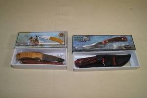 2 Fixed Blade Knives