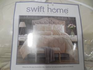 lot 5 image: Swift Home 2-Pc. Pintuck Comforter Set - Twin