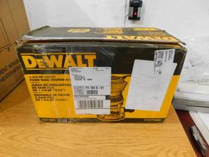 lot 39 image: DeWalt 1-34 HP Fixed Base Router Kit