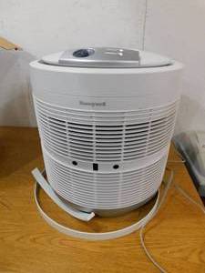 lot 62 image: Honeywell True HEPA Enviracaire Air Purifier - XL