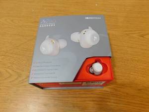 lot 32 image: Soundstream h2GO True Wireless Bluetooth Earbuds with Charging Case  White