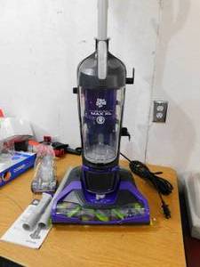 lot 98 image: Dirt Devil Endura Max XL Pet Bagless Upright Vacuum