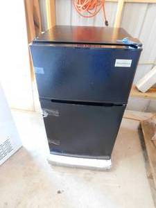 lot 114 image: Keystone 3.1 Cu. Ft. 2-Door Compact RefrigeratorFreezer - Black